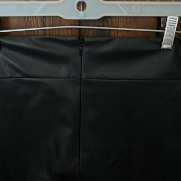 Joe’s Faux Leather Back Zip Up Leggings, Size 10 - Picture 5 of 10